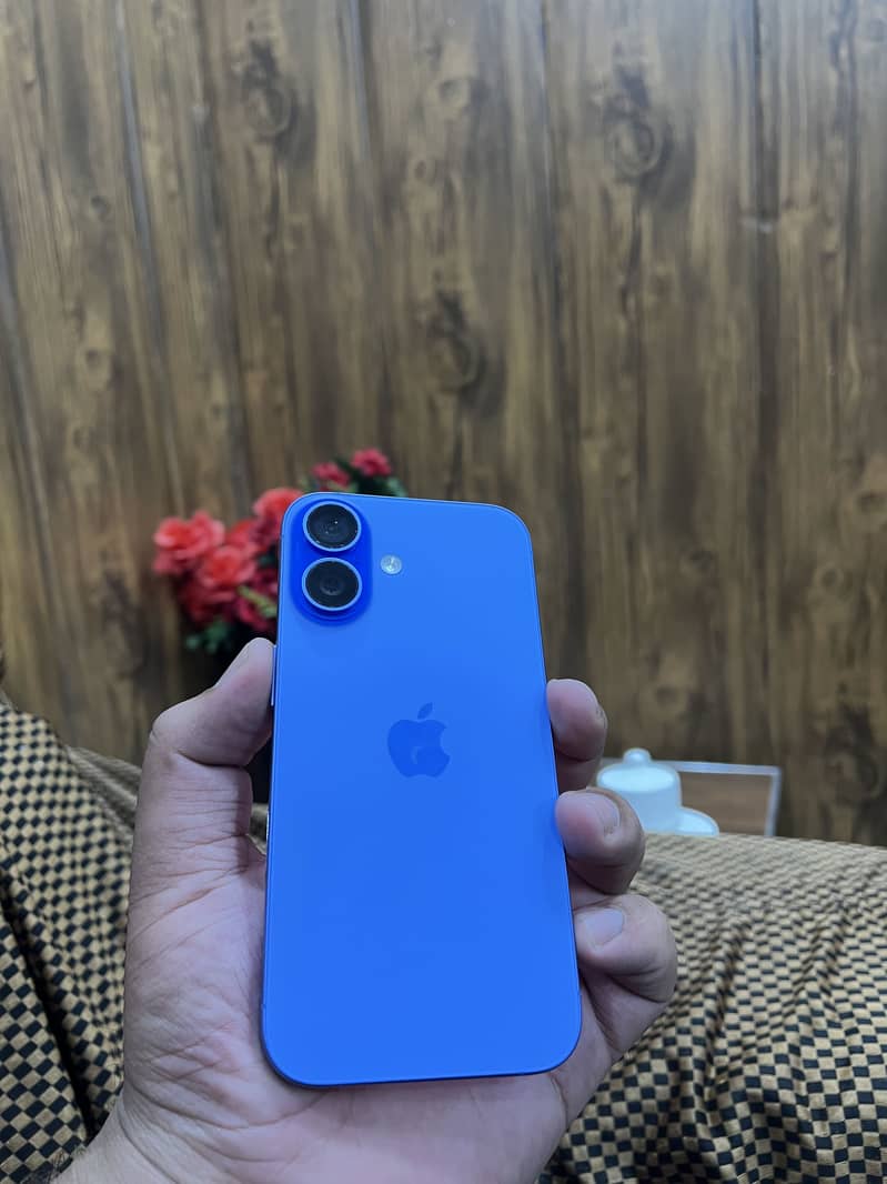 Apple iPhone 16 8