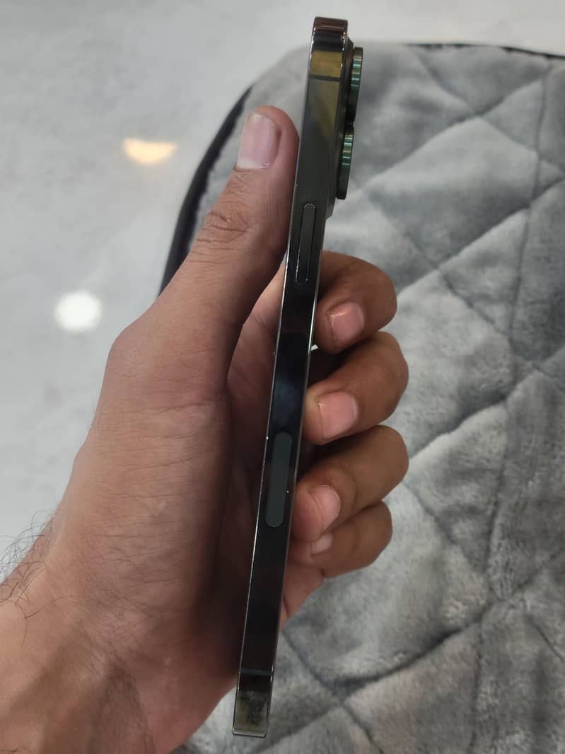 Apple iPhone 13 Pro Max 4