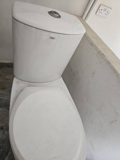 Durr commode toilet