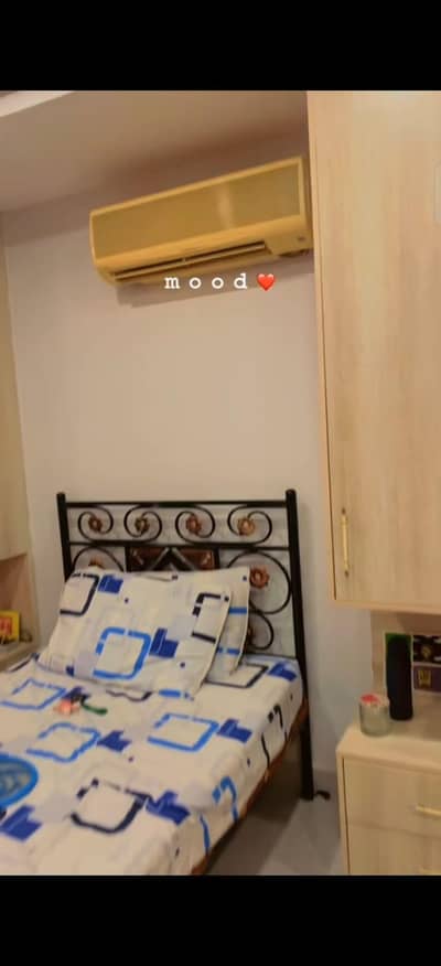 single iron bed