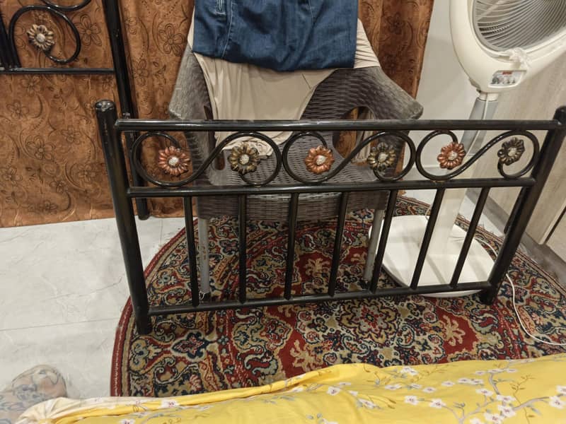 single iron bed 1