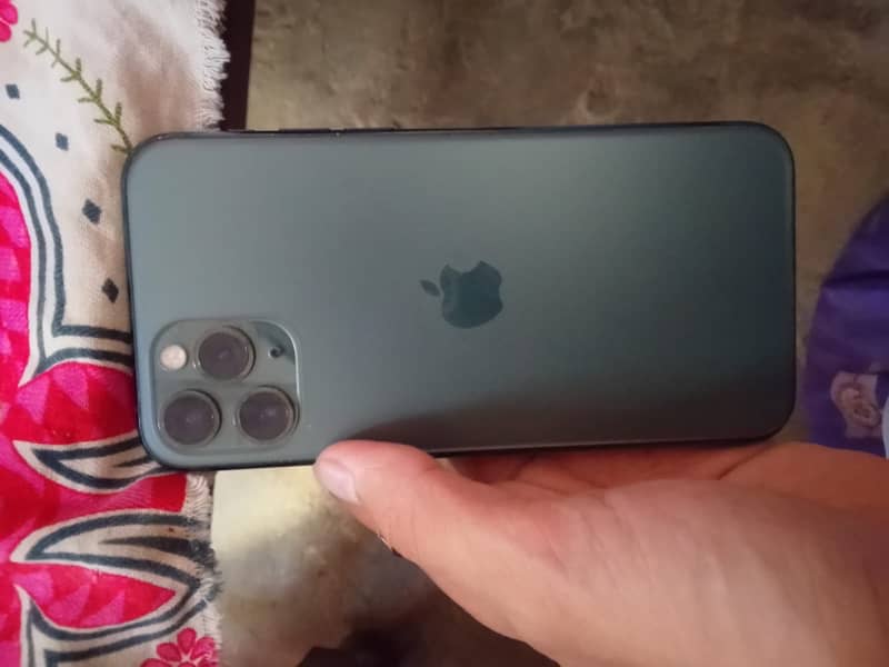 Apple iPhone 11 Pro 4