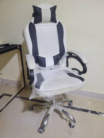 gaming chairs for sale. 8k only