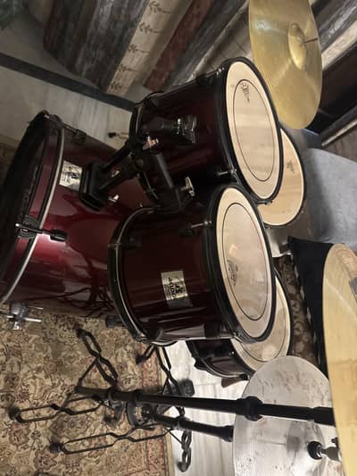 Acoustic benson drum kit