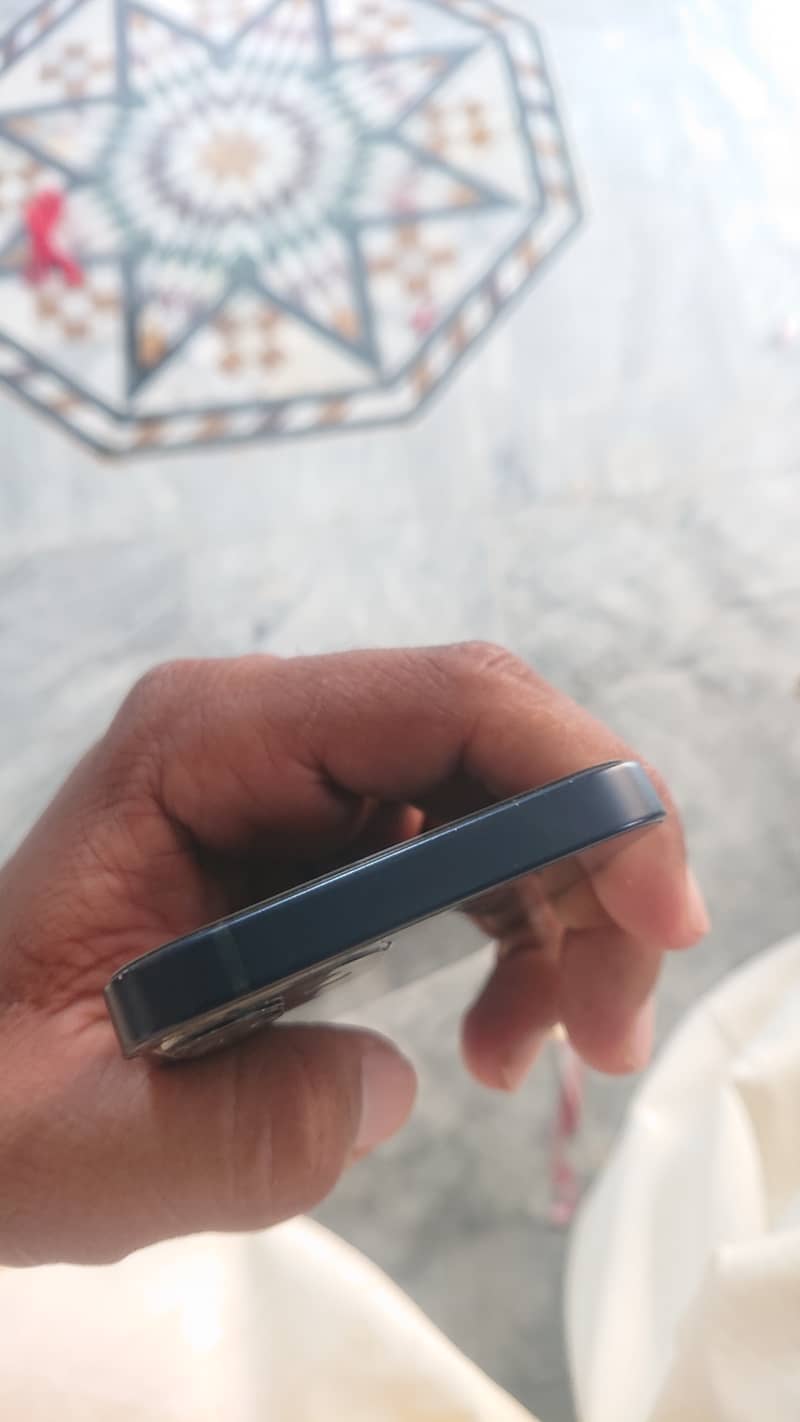 Apple iPhone 12 mini 3