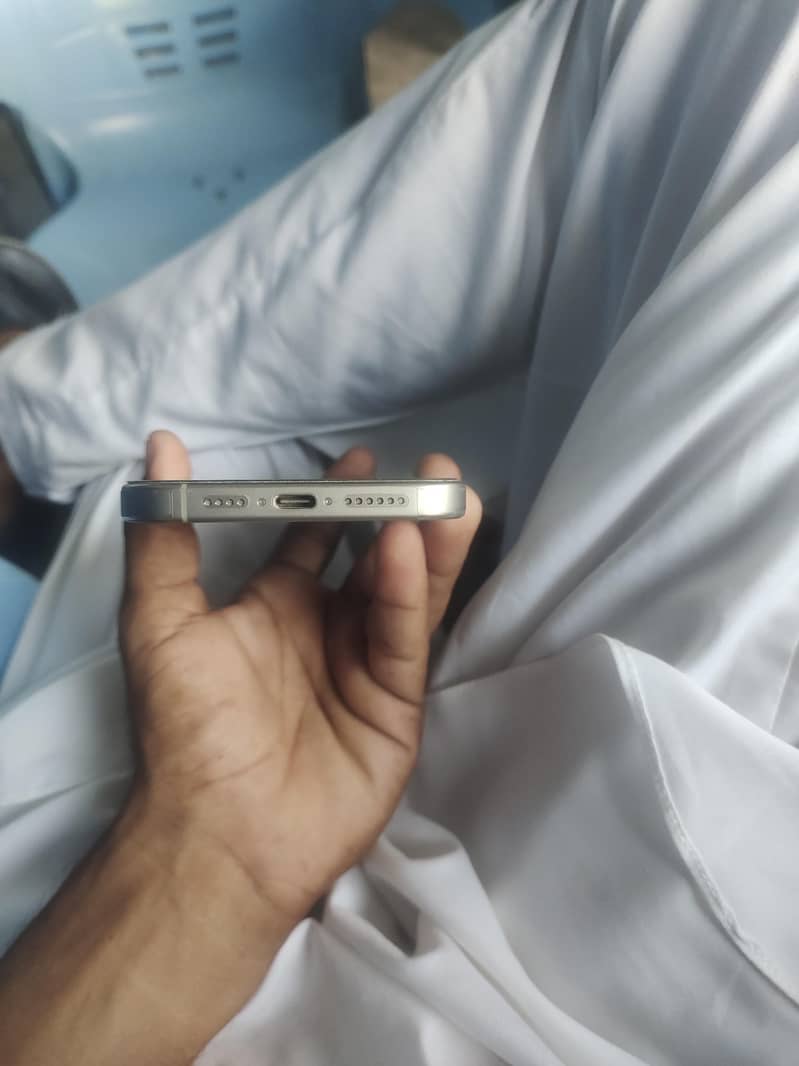 Apple iPhone 15 pro max 2