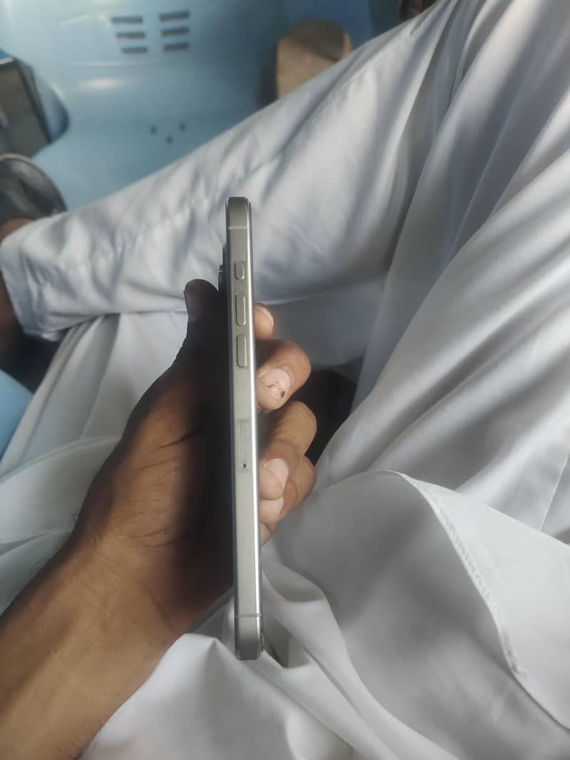 Apple iPhone 15 pro max 3