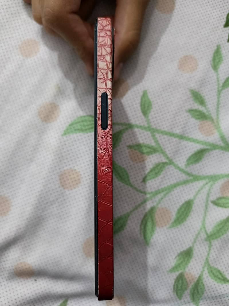 Apple iPhone 13 2