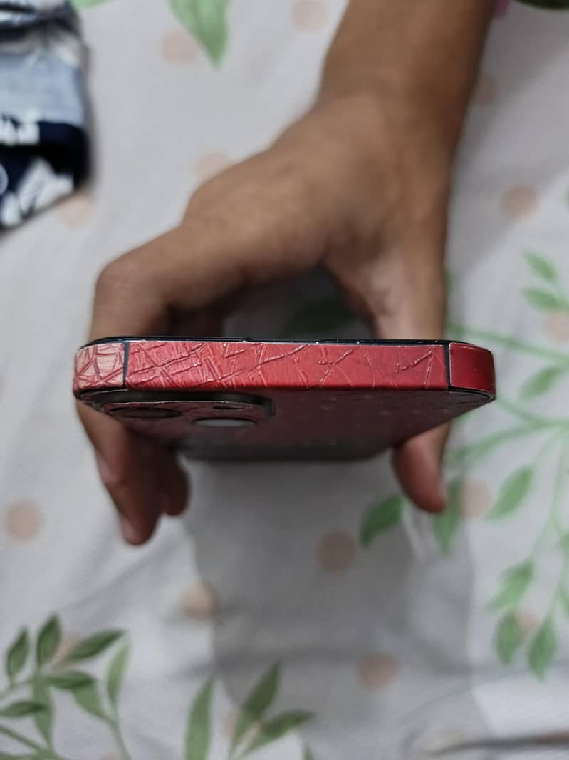 Apple iPhone 13 5