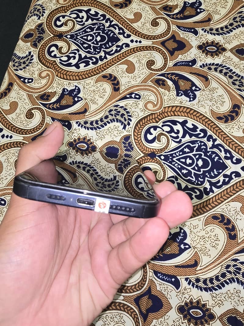 Apple iPhone 15 Pro Max 2