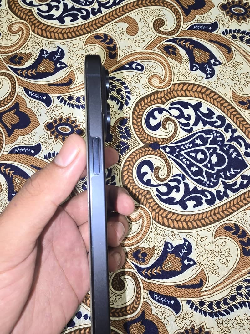 Apple iPhone 15 Pro Max 4