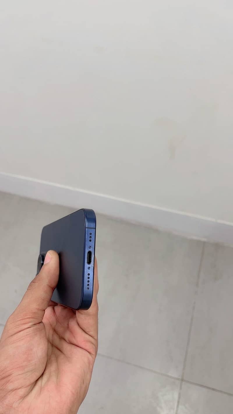 Apple iPhone 15 Pro 0