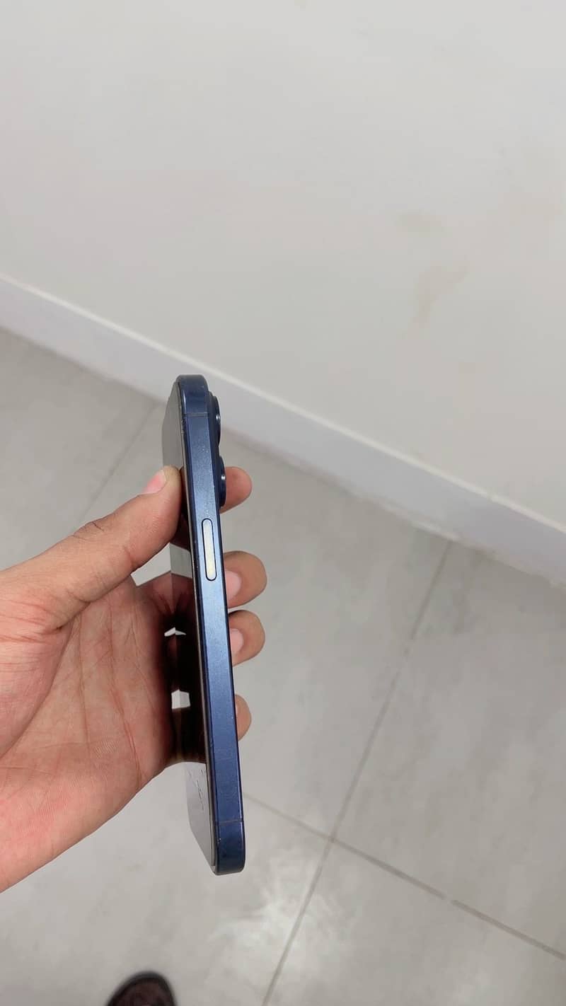 Apple iPhone 15 Pro 2