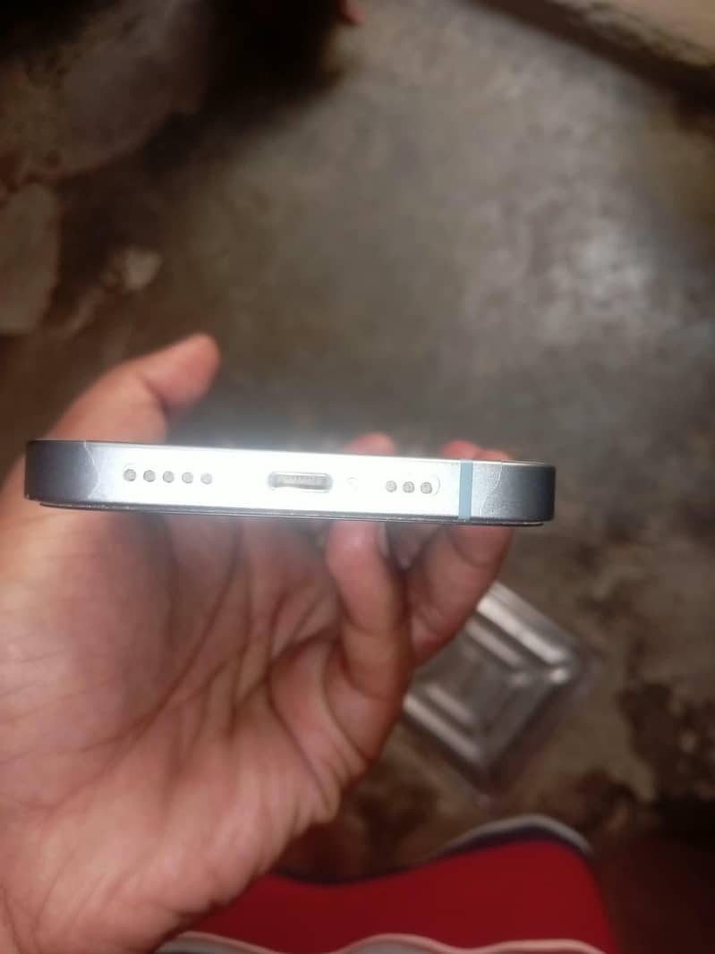 Apple iPhone 14 3