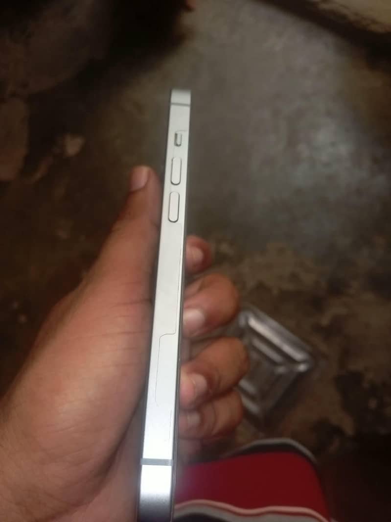 Apple iPhone 14 4