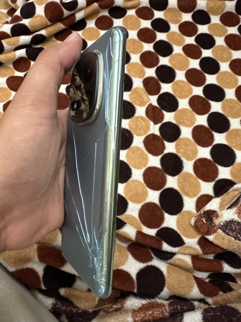 Xiaomi Redmi Note 14 Pro Plus 4