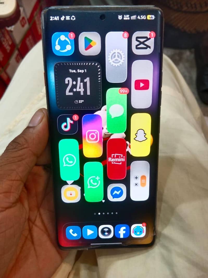 Tecno CAMON 40 Pro 1