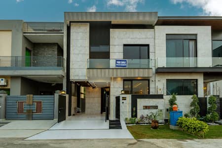 Modern Elegance: 5 Marla Luxury Home with Grand Entrance