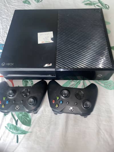 Xbox One two controllers all good condition 10 jailbreak3354732086