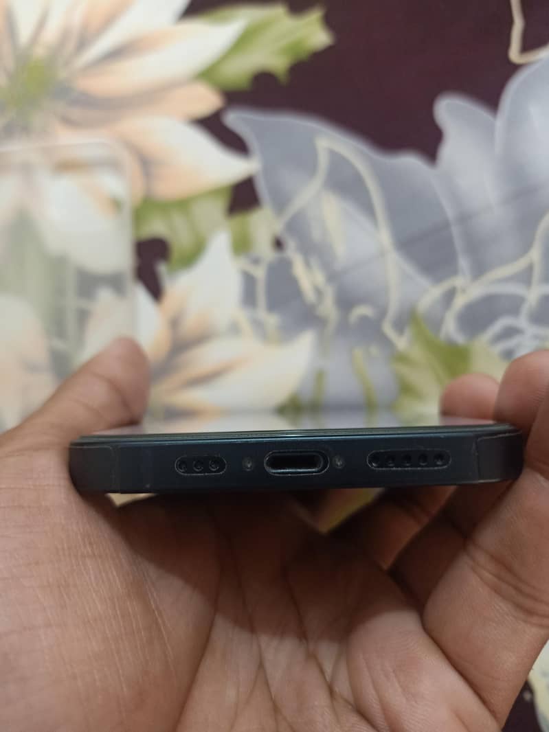 Apple iPhone 13 2
