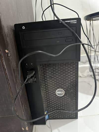 Intel Xeon E3 gaming PC 8/ 128 gb with 19 inch lcd