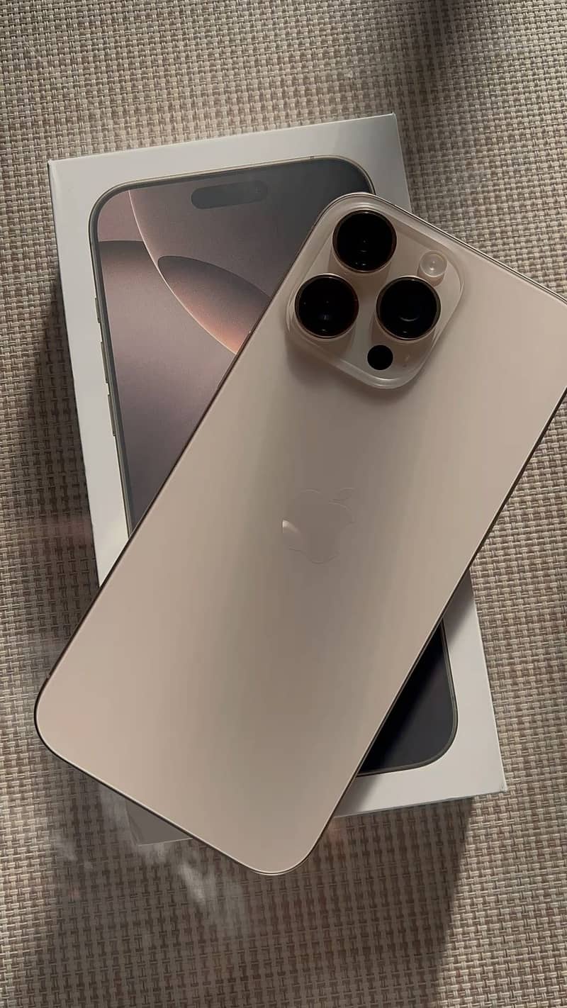 Apple iPhone 16 Pro Max 0