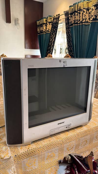 Sony WEGA CRT TV- Excellent Condition