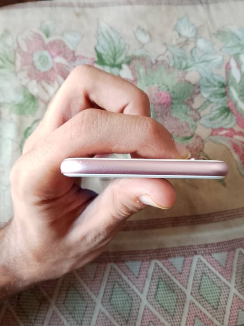 Apple iPhone 6S 4