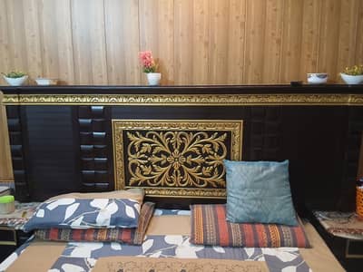 bed dressing 2 tooli 2 table for sale
