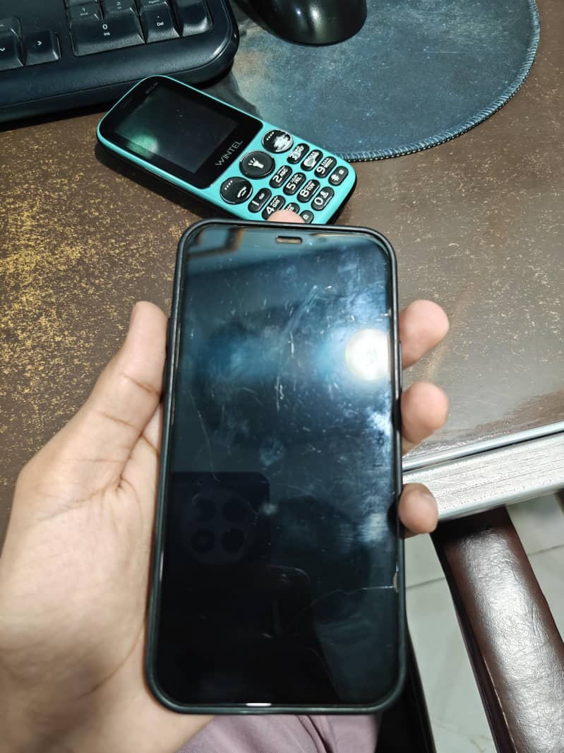 Apple iPhone 12 1