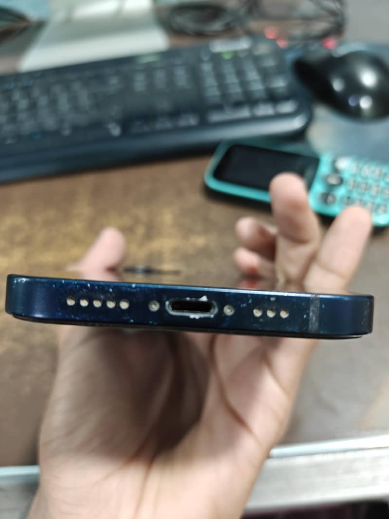 Apple iPhone 12 3