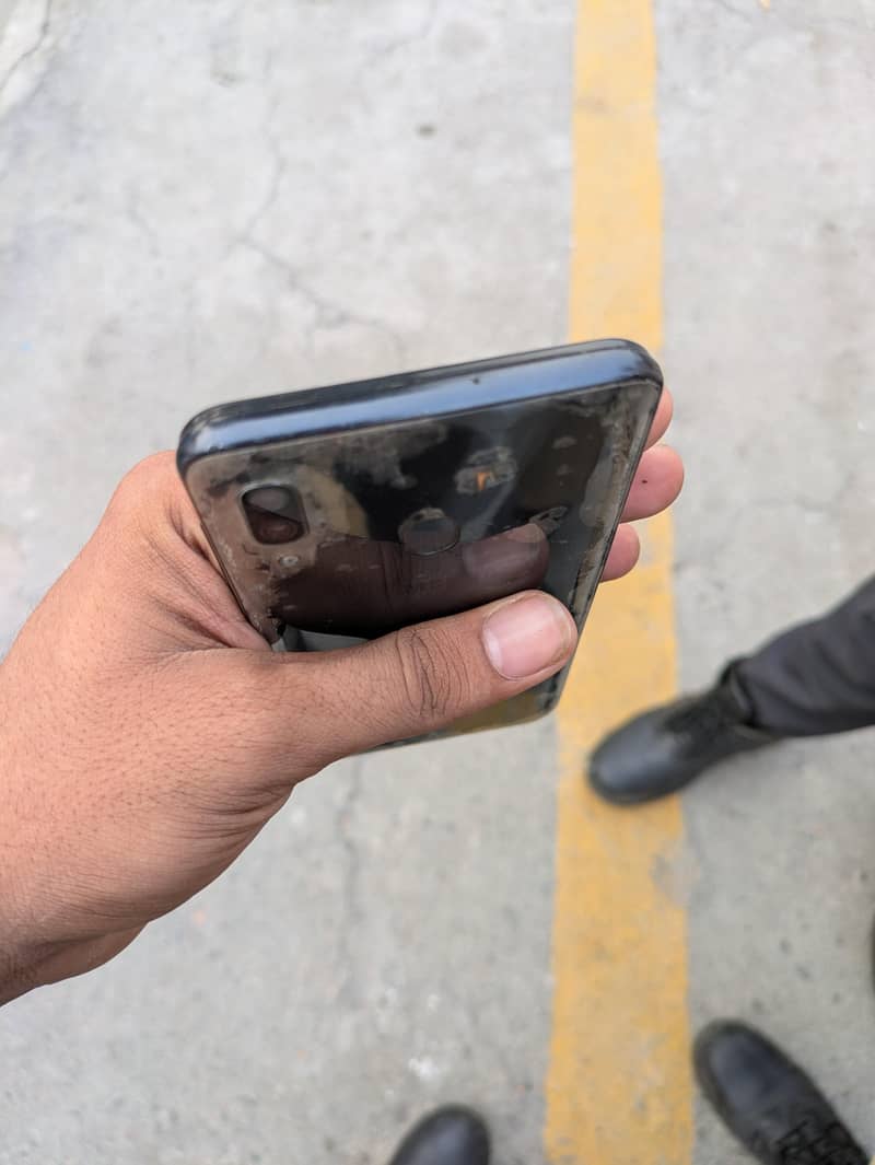 Samsung Mobile A30 1