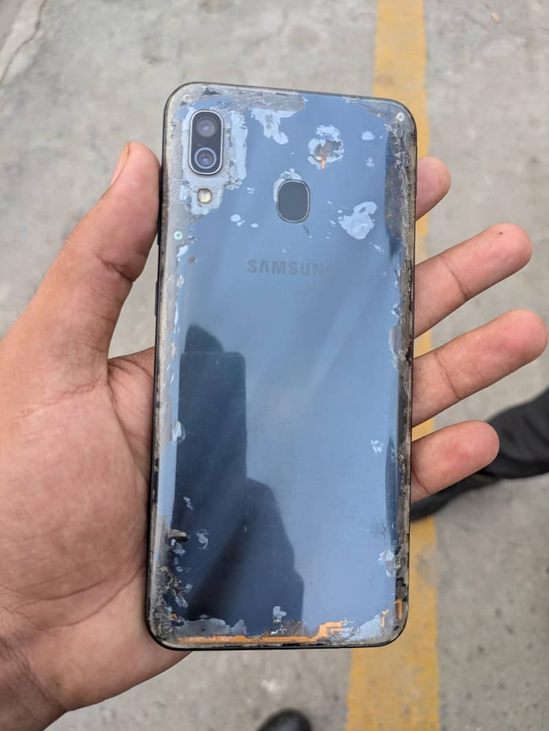 Samsung Mobile A30 4