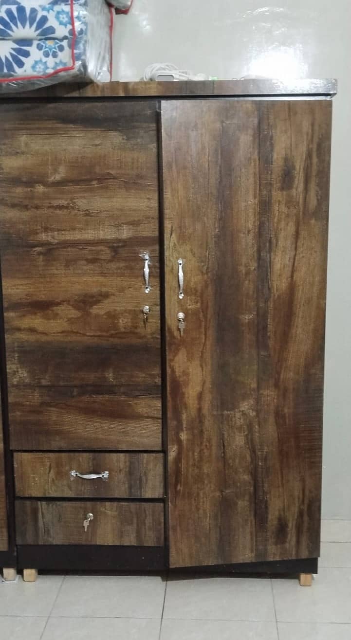Wardrobse 10/10 condtion 5