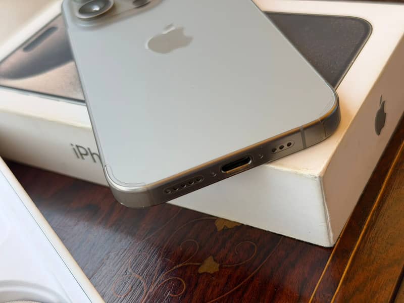 Apple iPhone 15 Pro 6