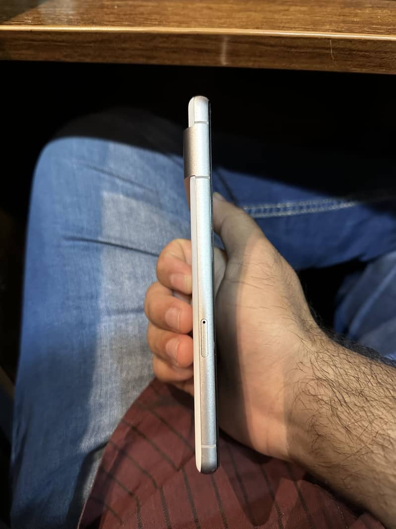 Google Pixel 7 4