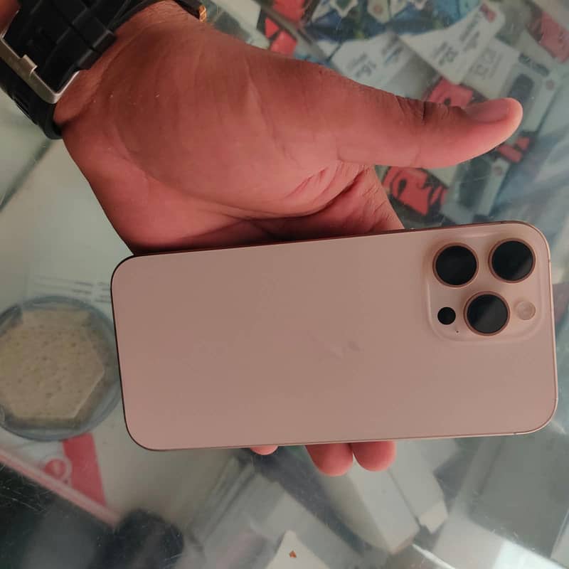 Apple iPhone 16 Pro Max 2
