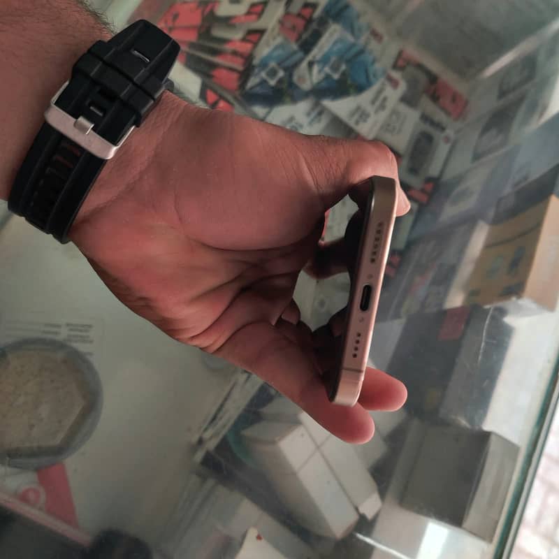 Apple iPhone 16 Pro Max 7