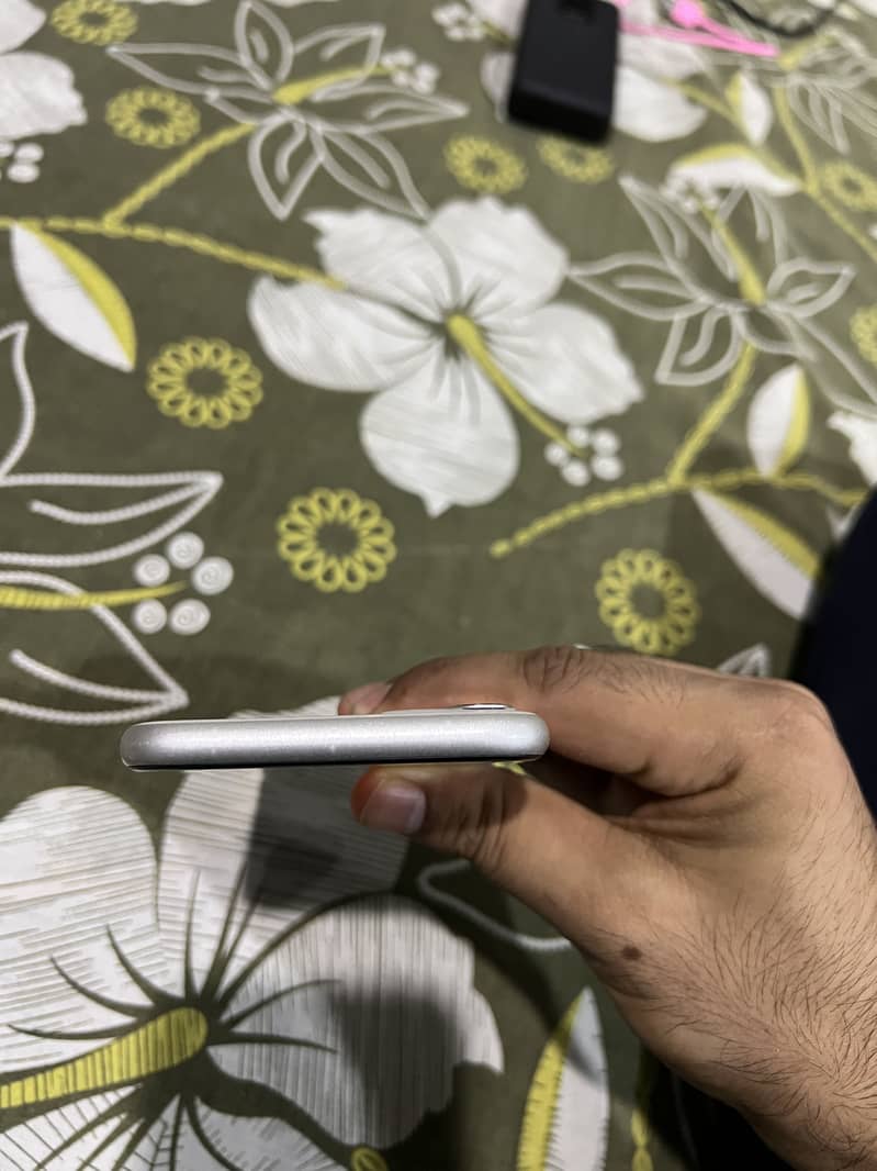 Apple iPhone 11 3