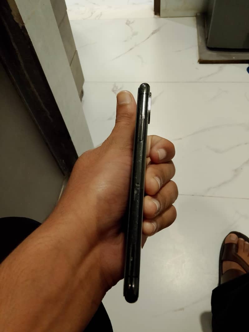 Apple iPhone X 4