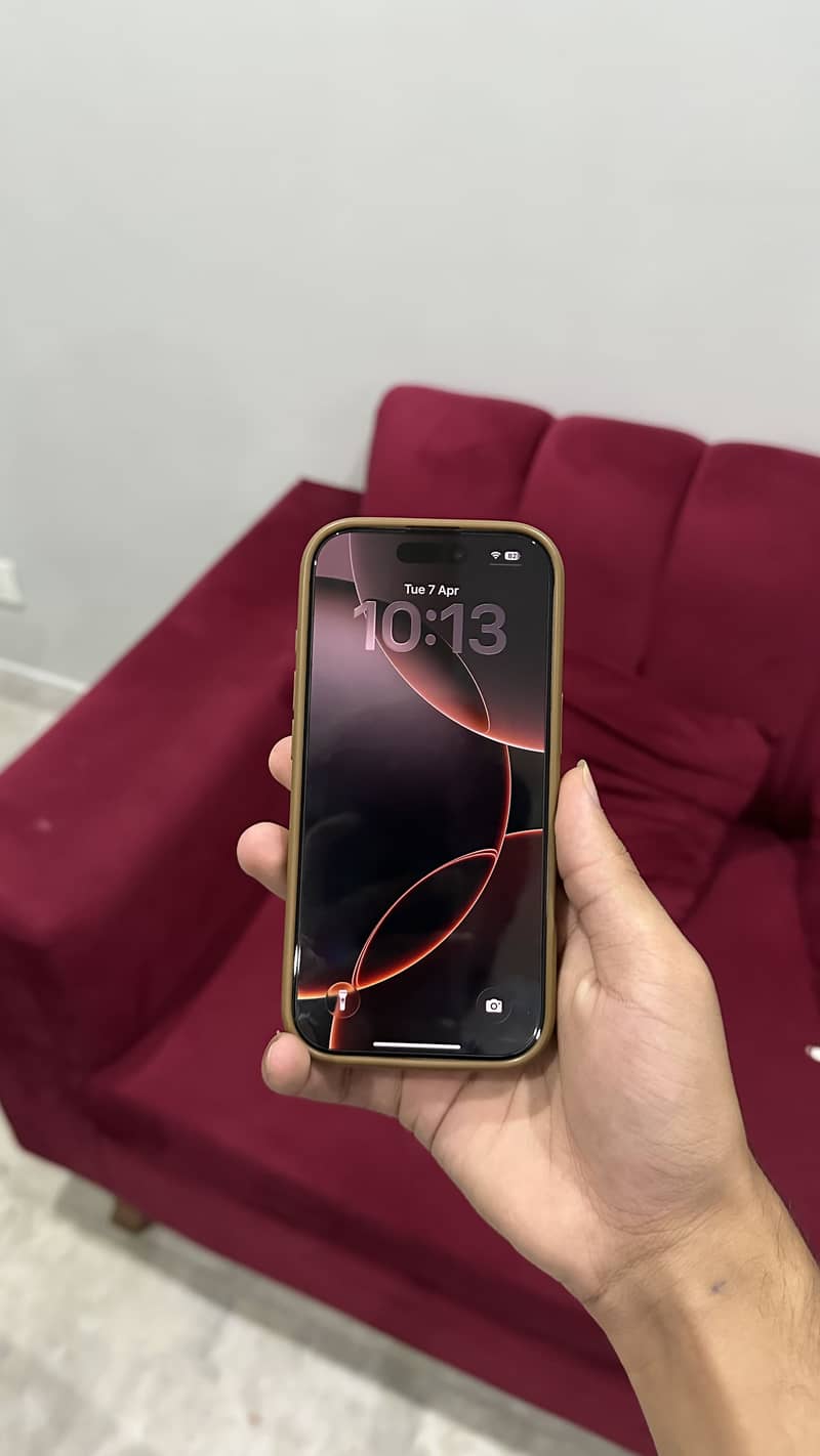 Apple iPhone 16 Pro 1