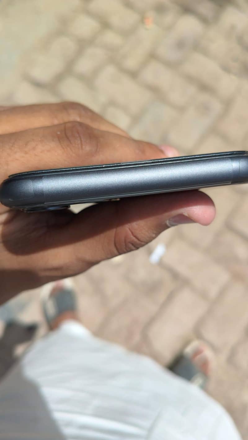 Apple iPhone 11 3