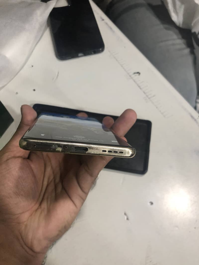 Infinix note 40 Pro 4