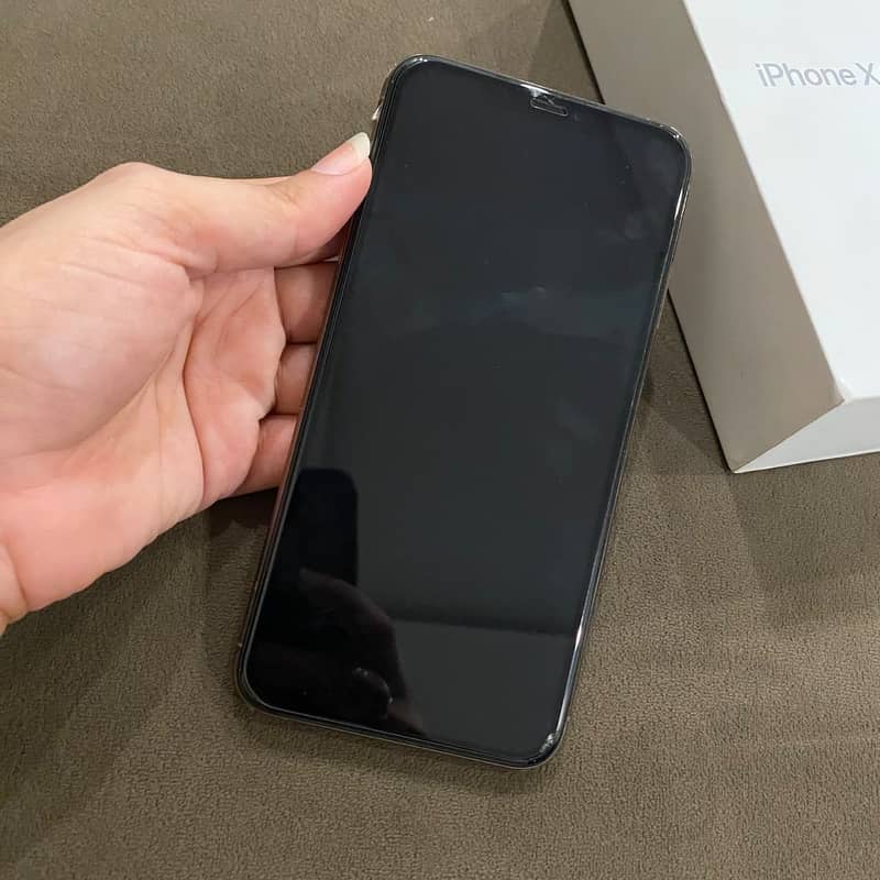 Apple iPhone XS Max 1