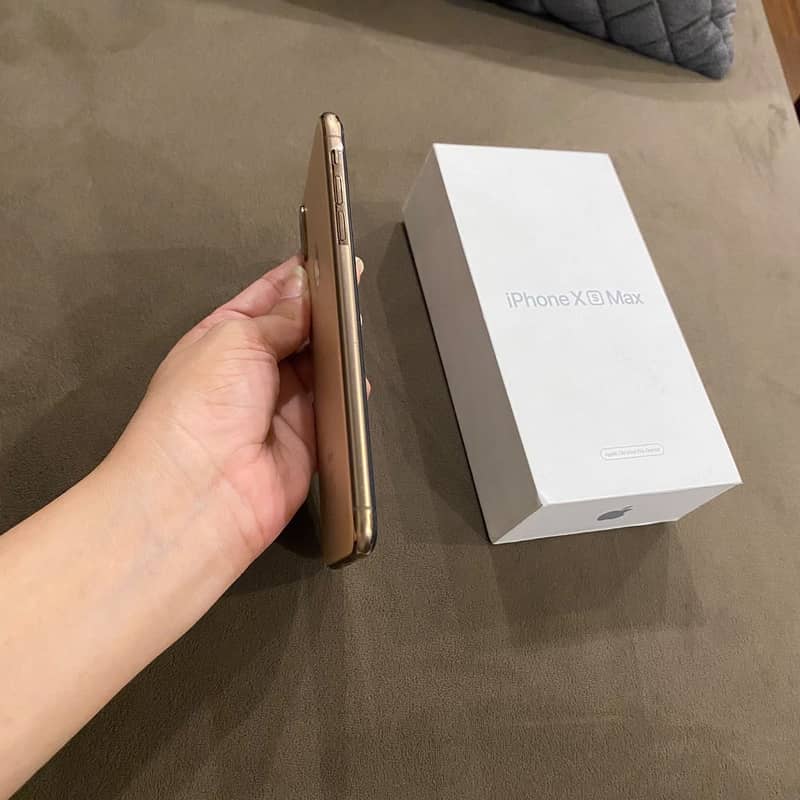 Apple iPhone XS Max 3