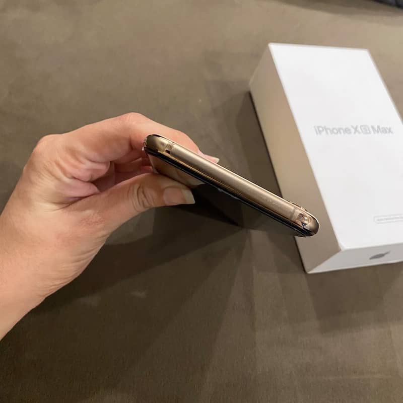 Apple iPhone XS Max 7