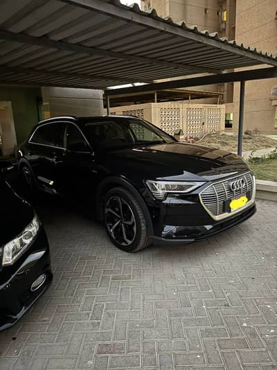 Audi E-Tron Model 2023 / Registered 2024