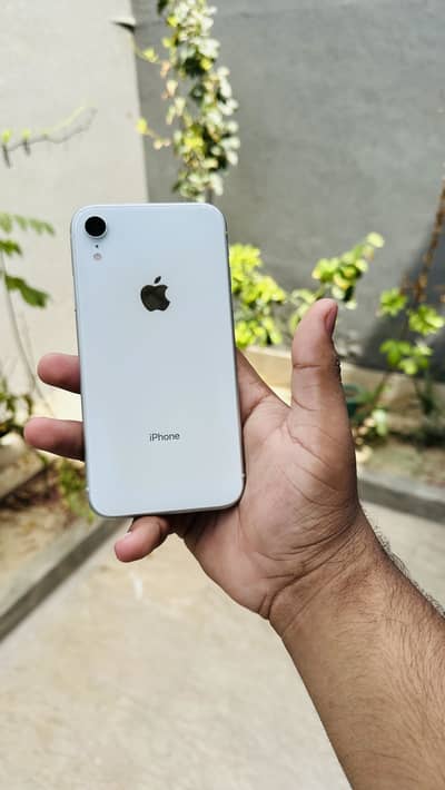 Apple iPhone XR / 64GB / factory unlock / condition 10/10