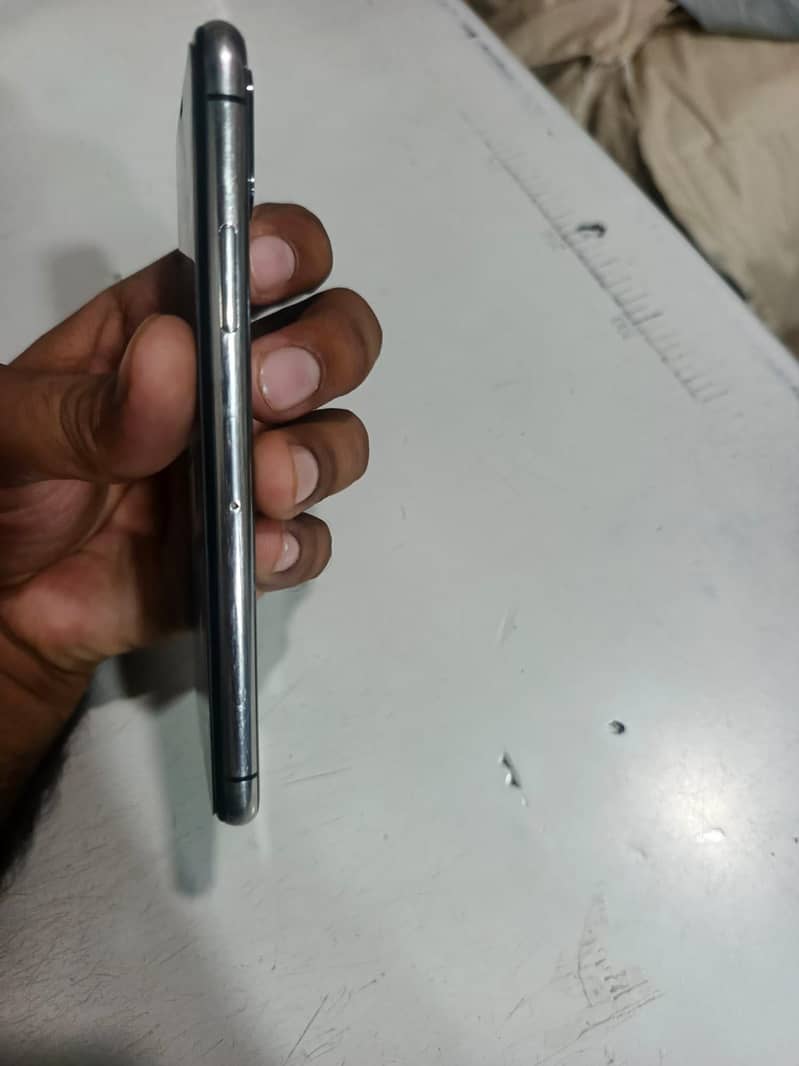 Apple iPhone X 6