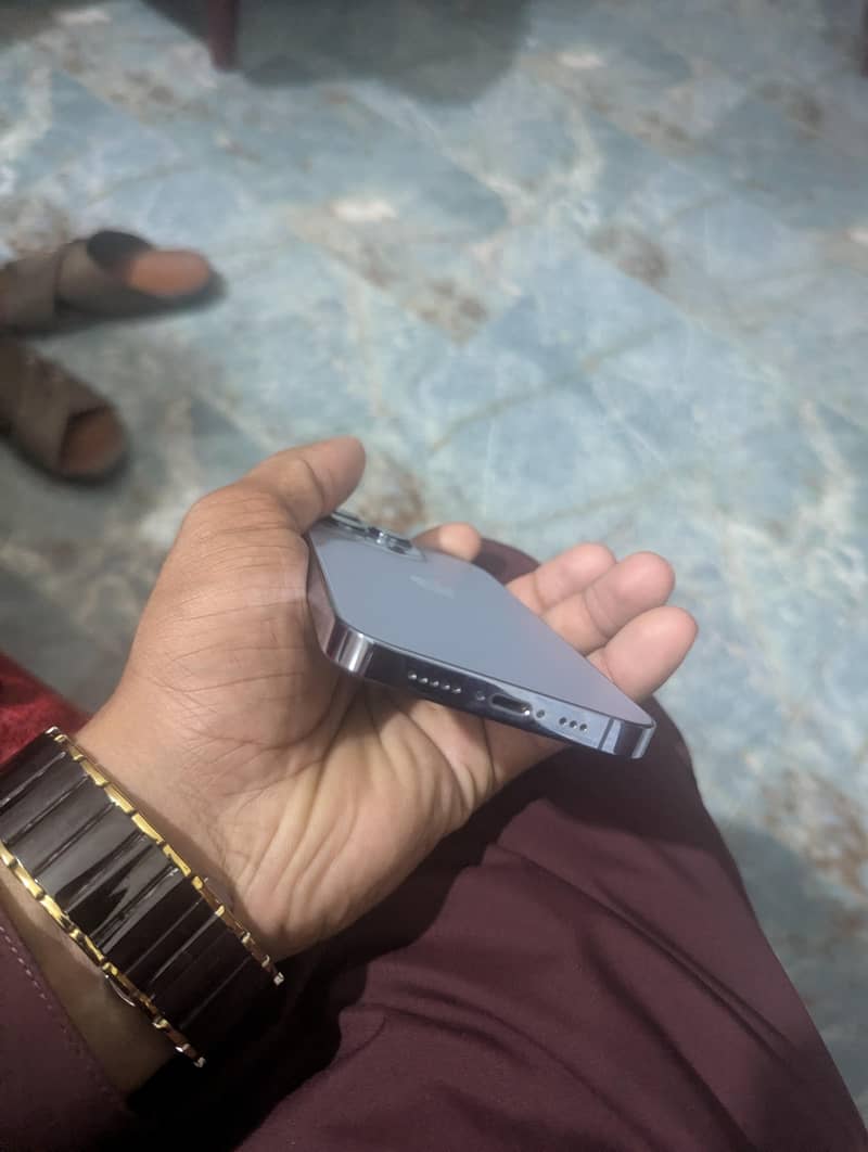 Apple iPhone 13 Pro Max 4